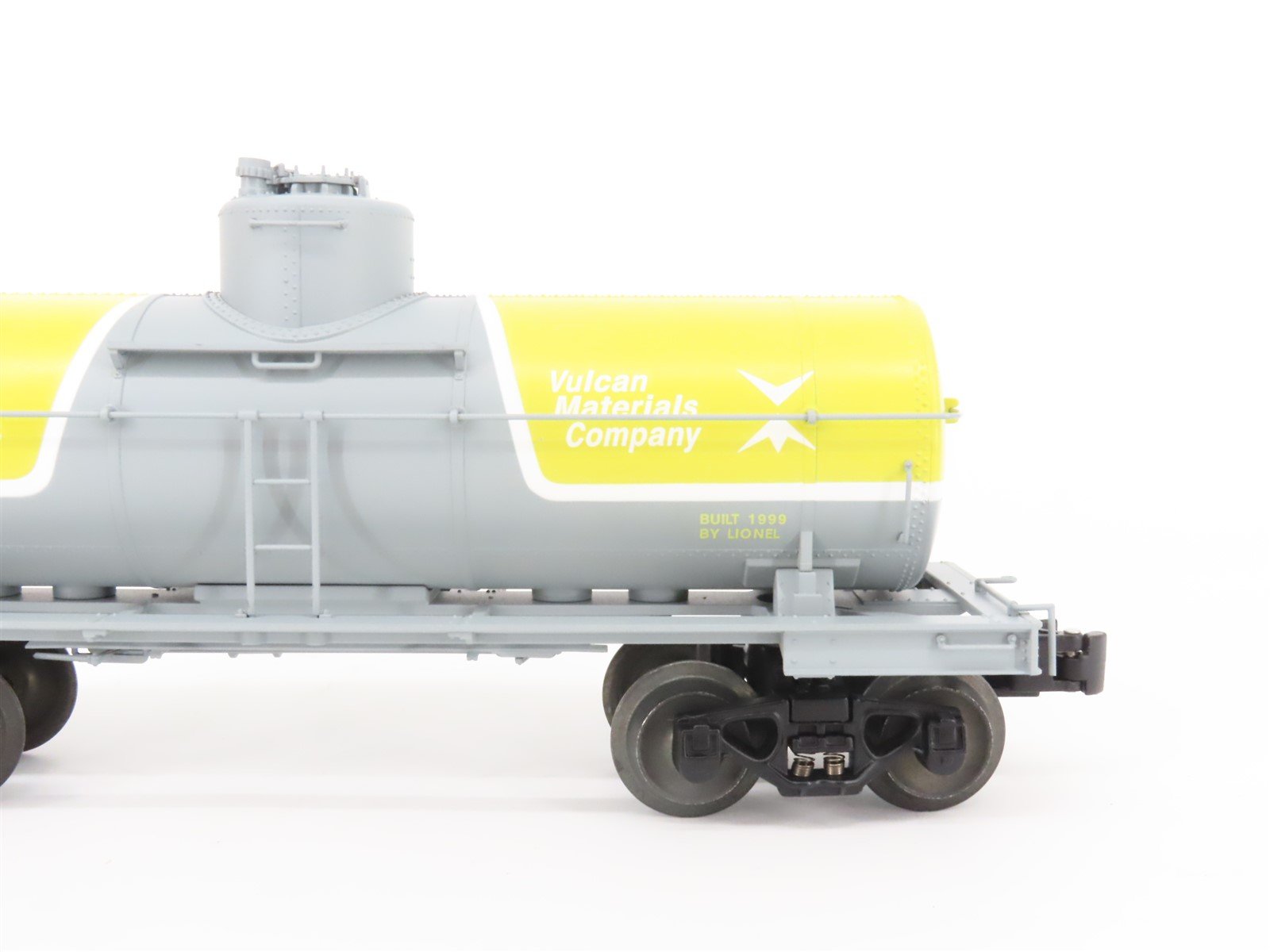 O Gauge 3-Rail Lionel 6-19615 UCLX Vulcan Chemicals 8K Gallon Tank Car #1015