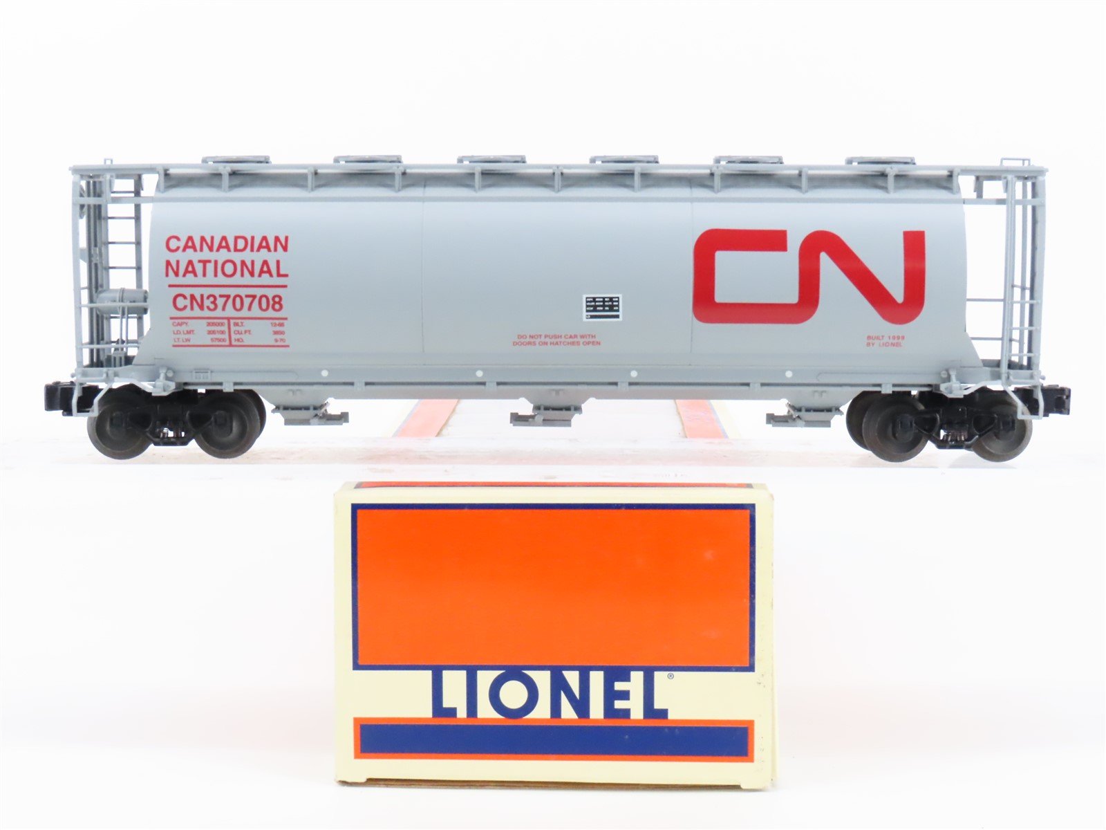 O 3-Rail Lionel 6-19345 CN Canadian National 3-Bay Cylindrical Hopper #370708