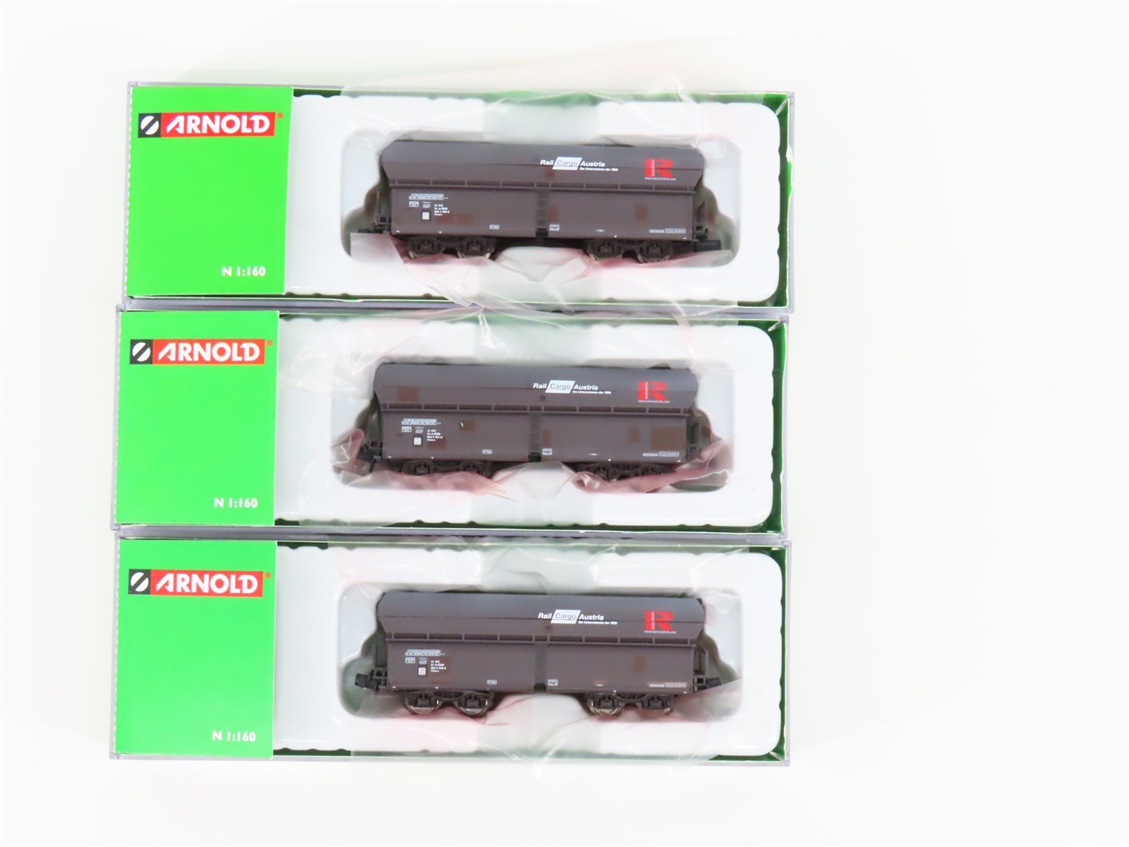 N Scale Arnold HN6347 OBB Rail Cargo Austria 2-Bay Side-Unload Hoppers 3-Pack