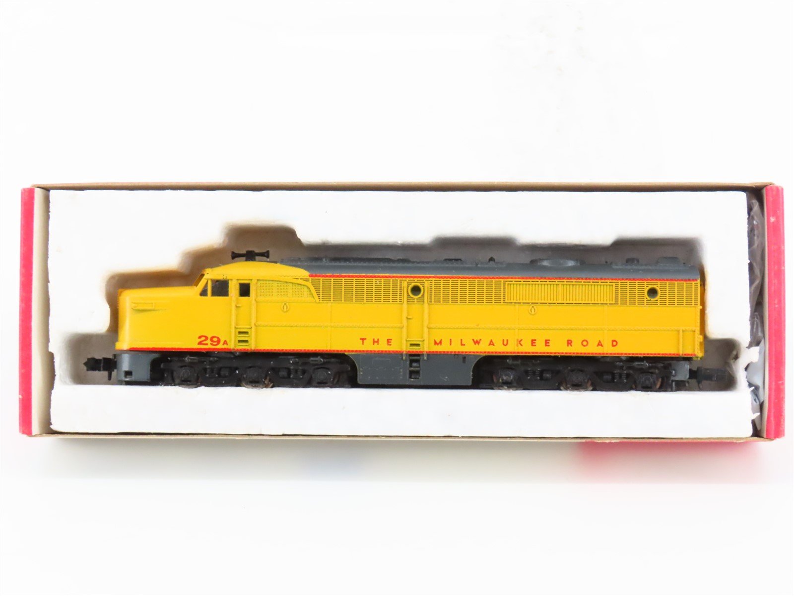 N Scale Con-Cor/KATO 1104 MILW Milwaukee Road "UP Scheme" ALCO PA Diesel #29A