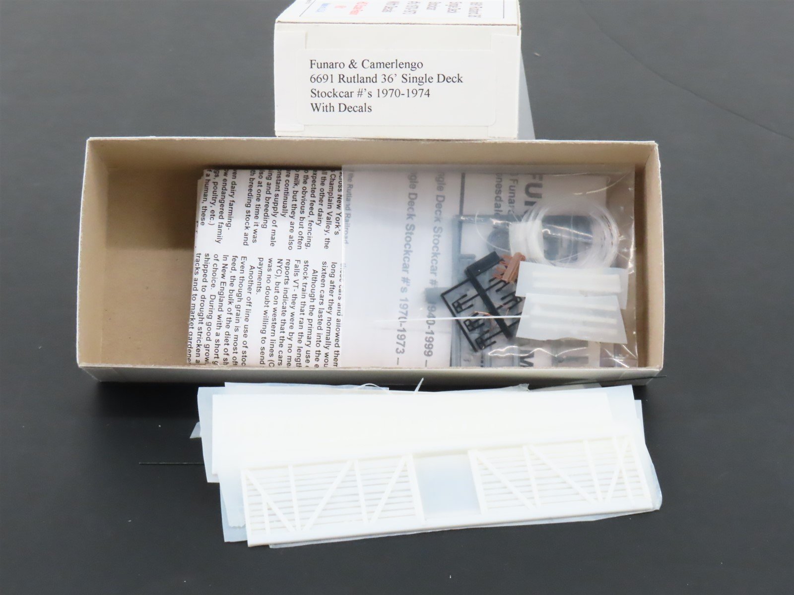 HO Scale Funaro & Camerlengo Kit 6691 RUT Rutland 36' Stock Car w/ Decals