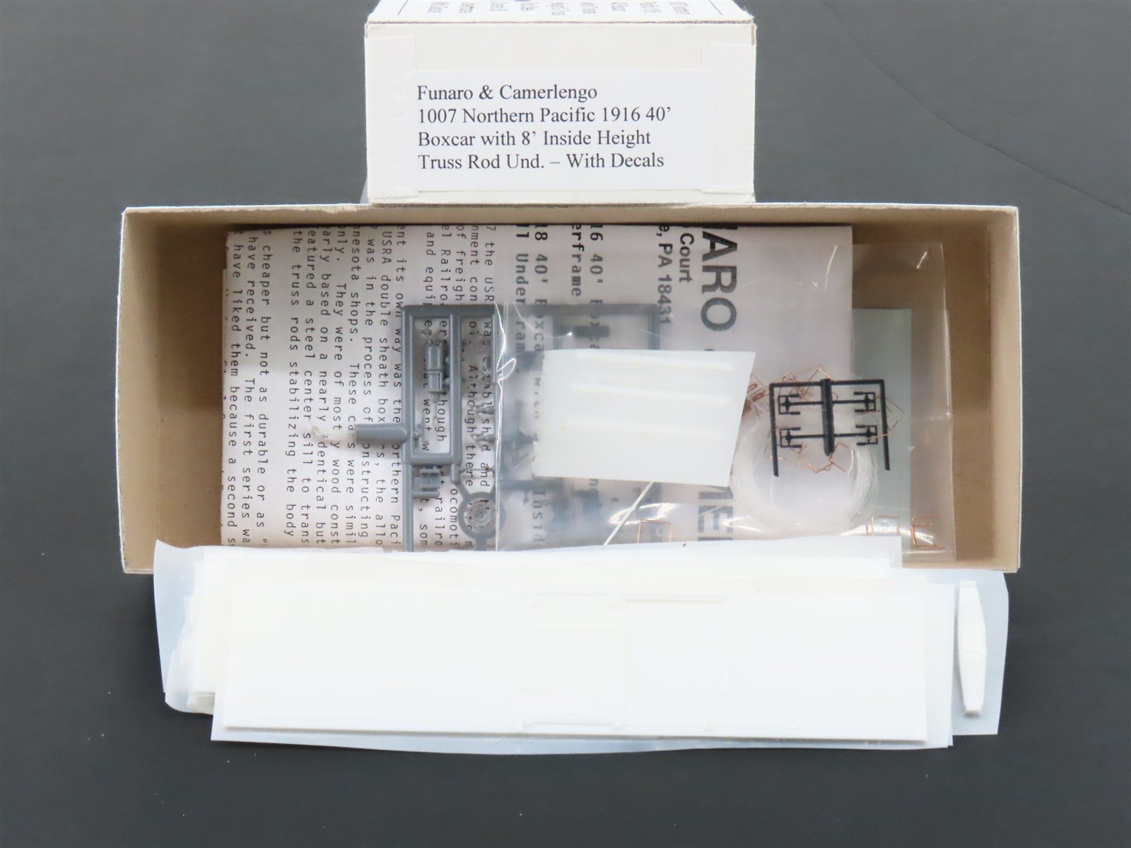 HO Scale Funaro & Camerlengo Kit 1007 NP Northern Pacific 40' Box Car w/ Decals