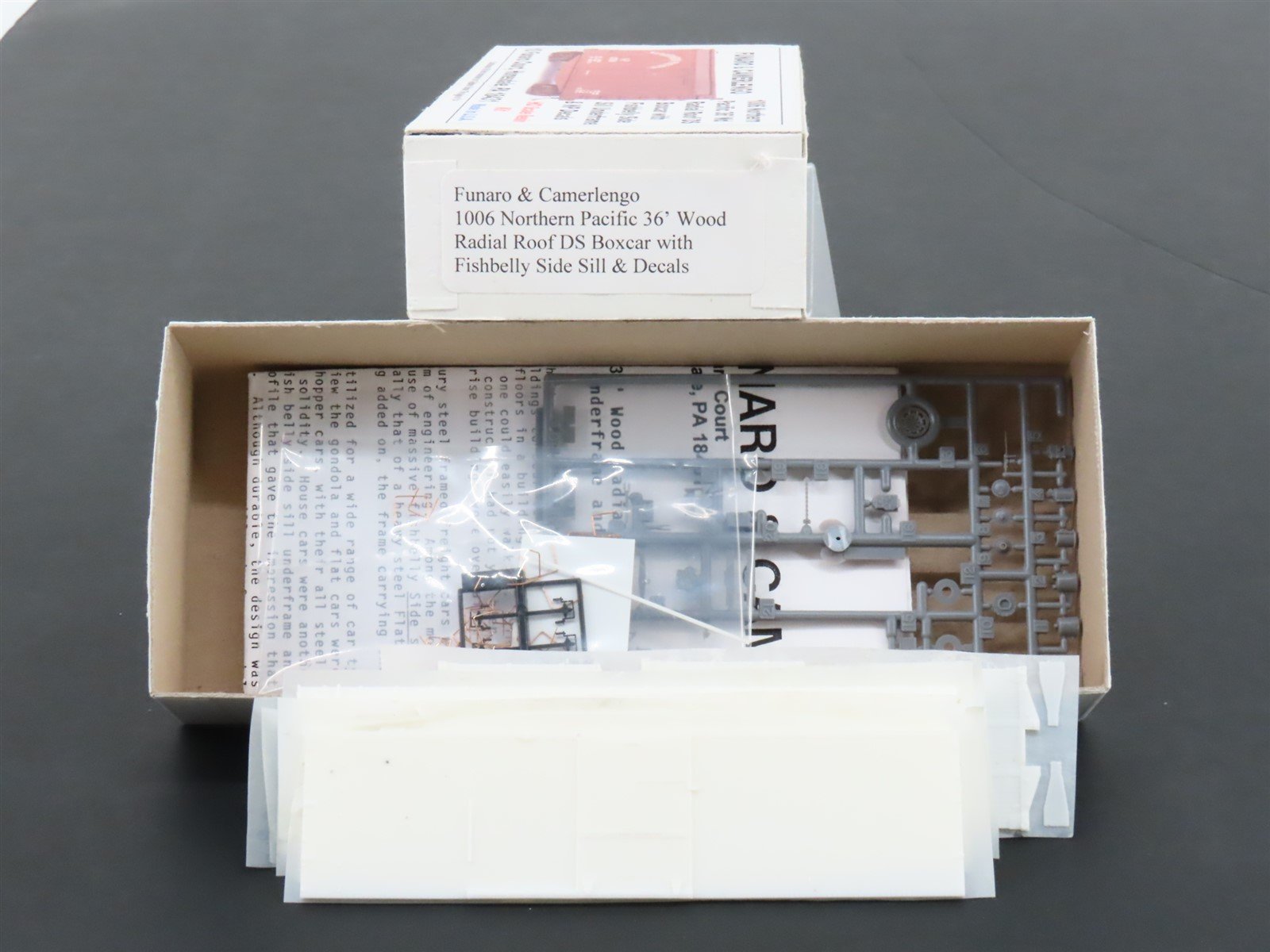 HO Scale Funaro & Camerlengo Kit 1006 NP Northern Pacific 36' Box Car w/ Decals