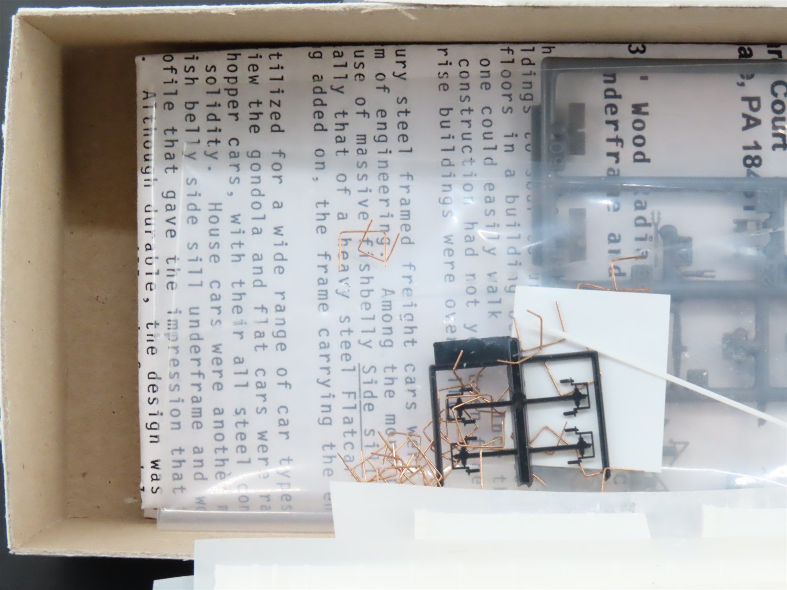 HO Scale Funaro & Camerlengo Kit 1006 NP Northern Pacific 36' Box Car w/ Decals