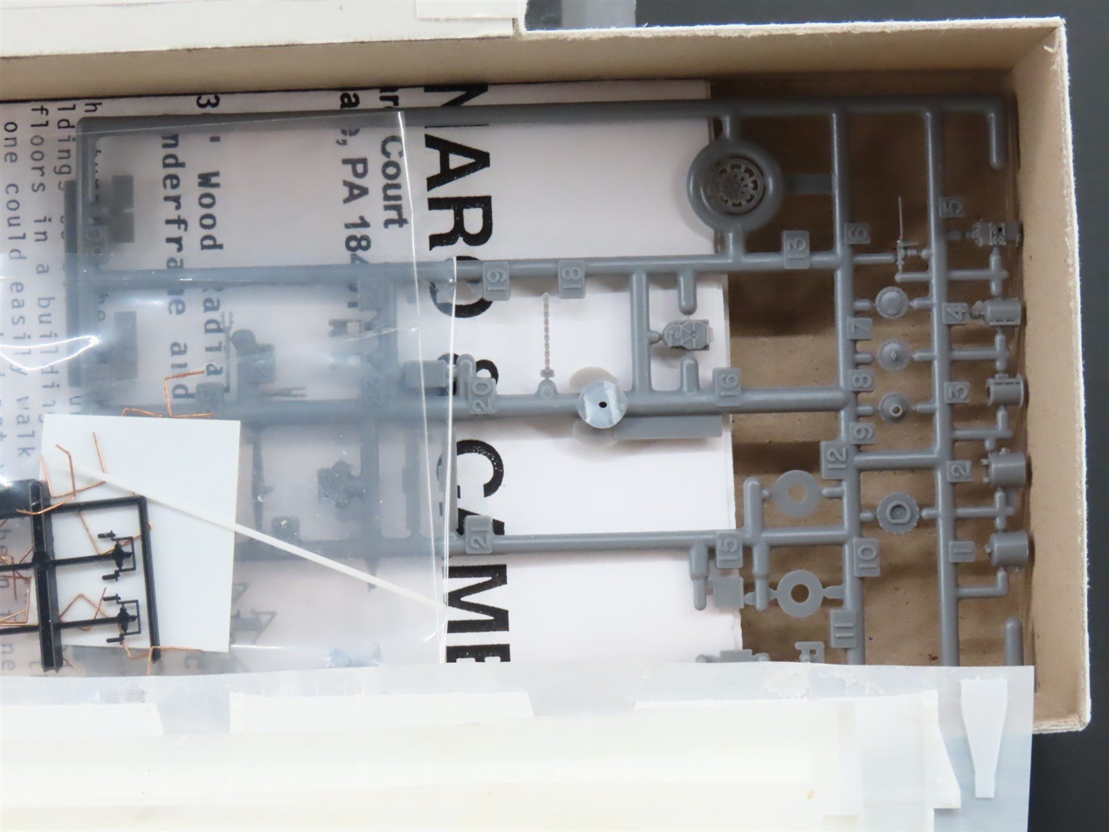 HO Scale Funaro & Camerlengo Kit 1006 NP Northern Pacific 36' Box Car w/ Decals