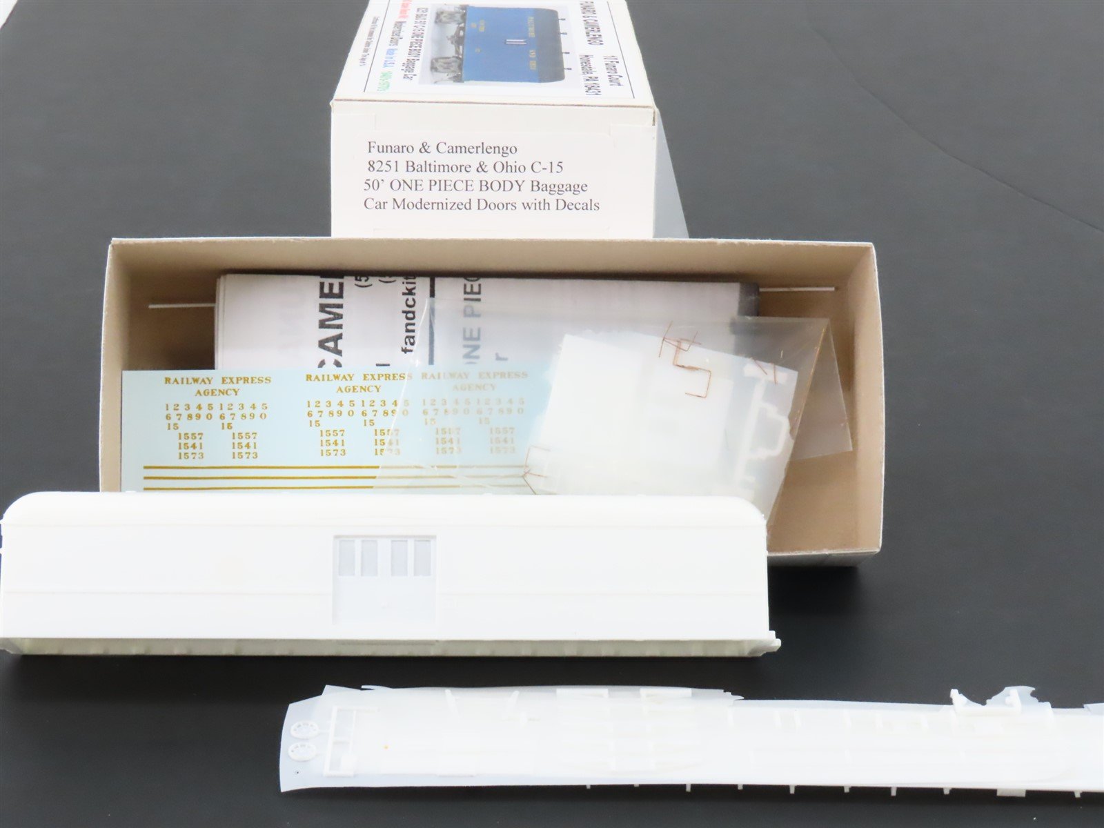 HO Funaro & Camerlengo Kit 8251 B&O One Piece Body Baggage Passenger w/ Decals