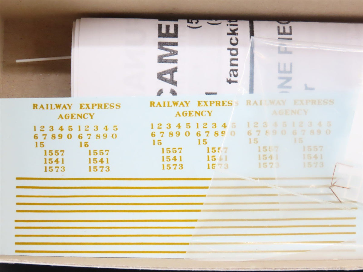 HO Funaro &amp; Camerlengo Kit 8251 B&amp;O One Piece Body Baggage Passenger w/ Decals
