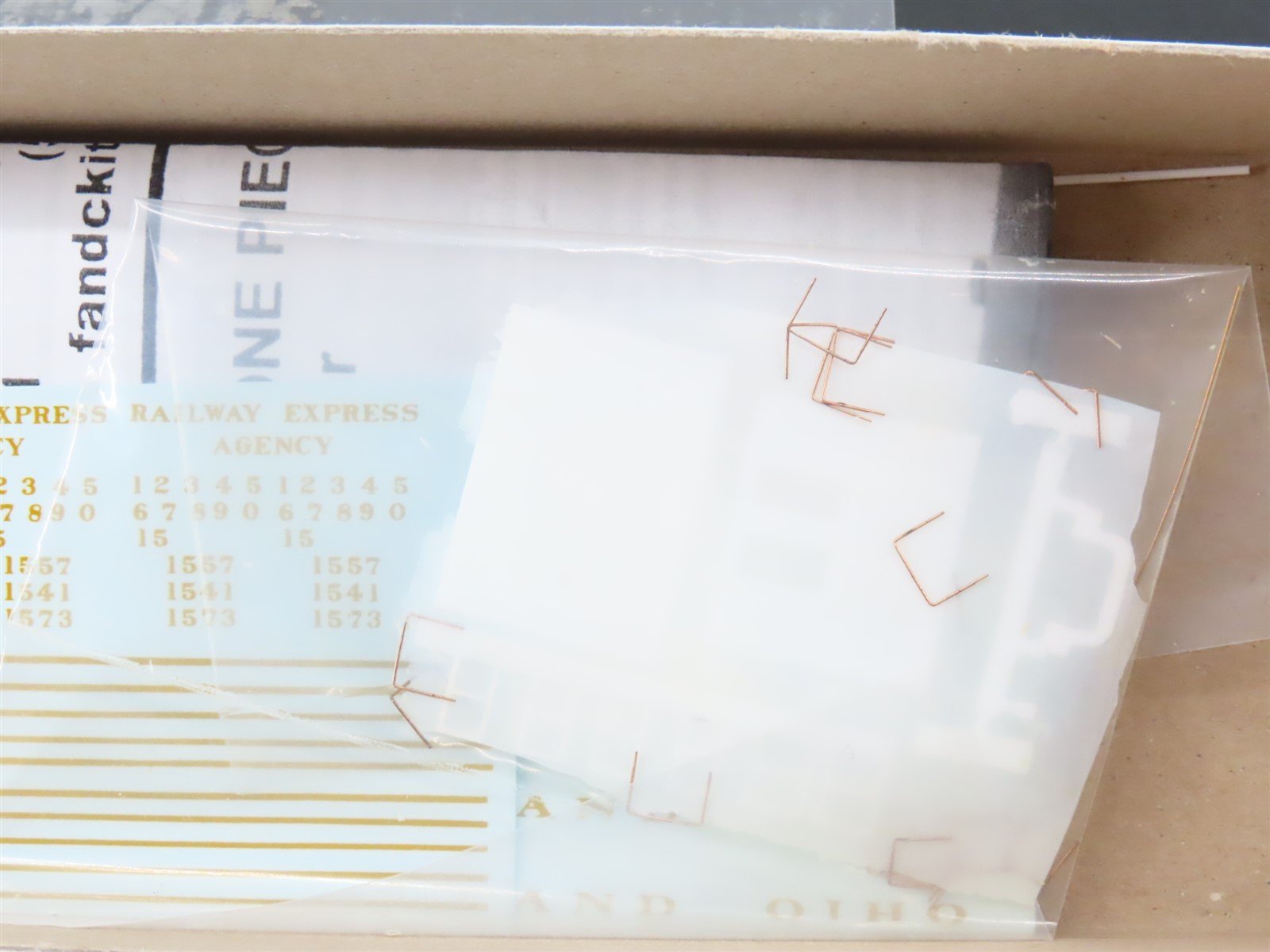 HO Funaro & Camerlengo Kit 8251 B&O One Piece Body Baggage Passenger w/ Decals