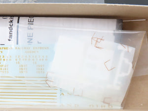 HO Funaro & Camerlengo Kit 8251 B&O One Piece Body Baggage Passenger w/ Decals