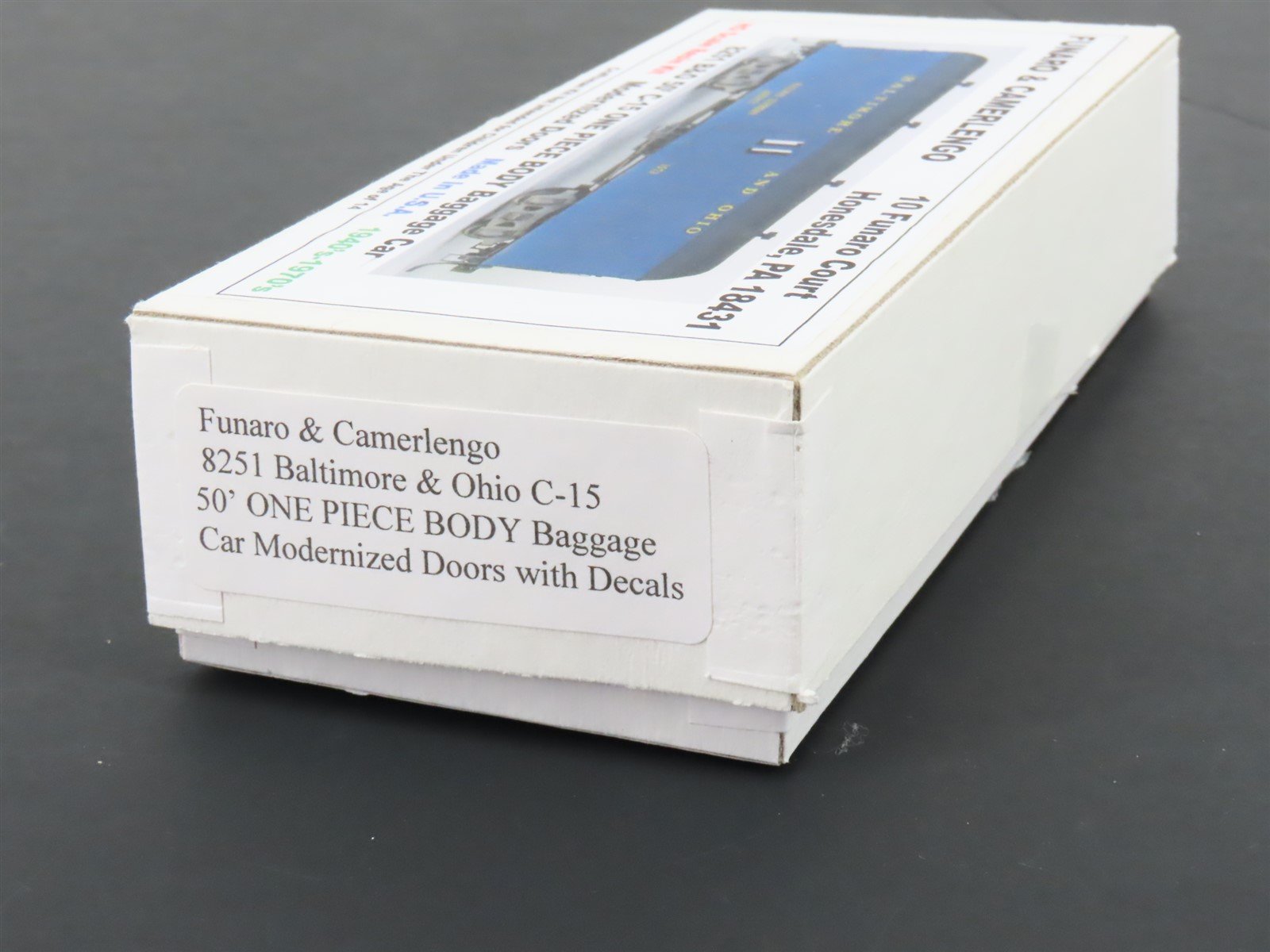 HO Funaro & Camerlengo Kit 8251 B&O One Piece Body Baggage Passenger w/ Decals