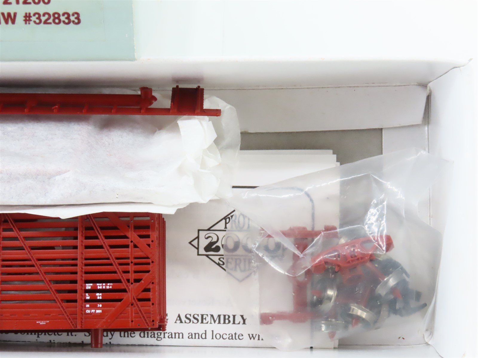 HO Life-Like Proto 2000 Kit 21200 CNW Chicago North Western 40' Stock Car #32833