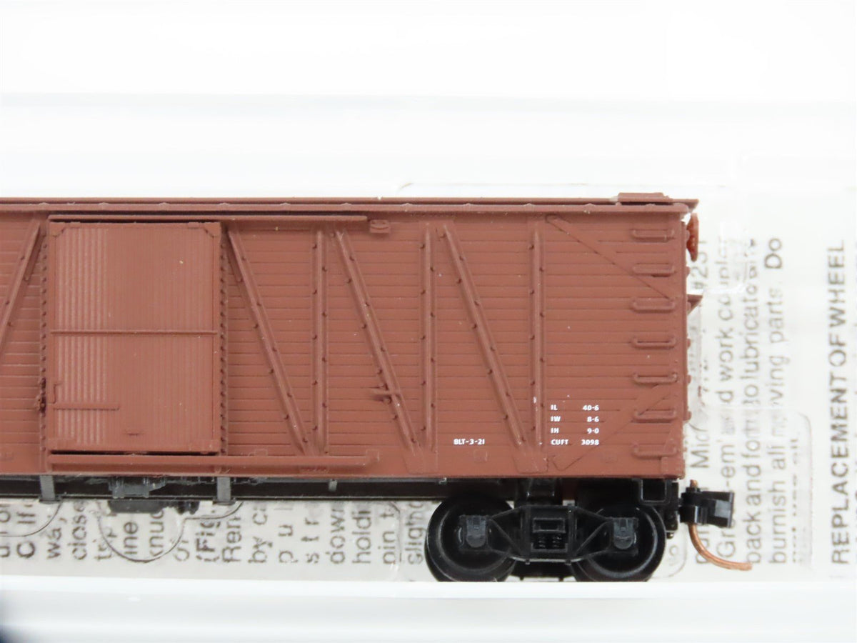 N Scale Micro-Trains MTL 28120 CP Canadian Pacific 40&#39; Box Car #230100