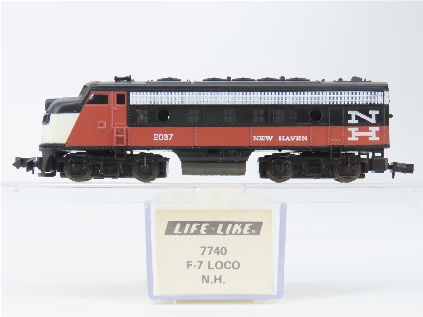 N Scale Life-Like 7740 NH New Haven F7A Diesel Locomotive #2037