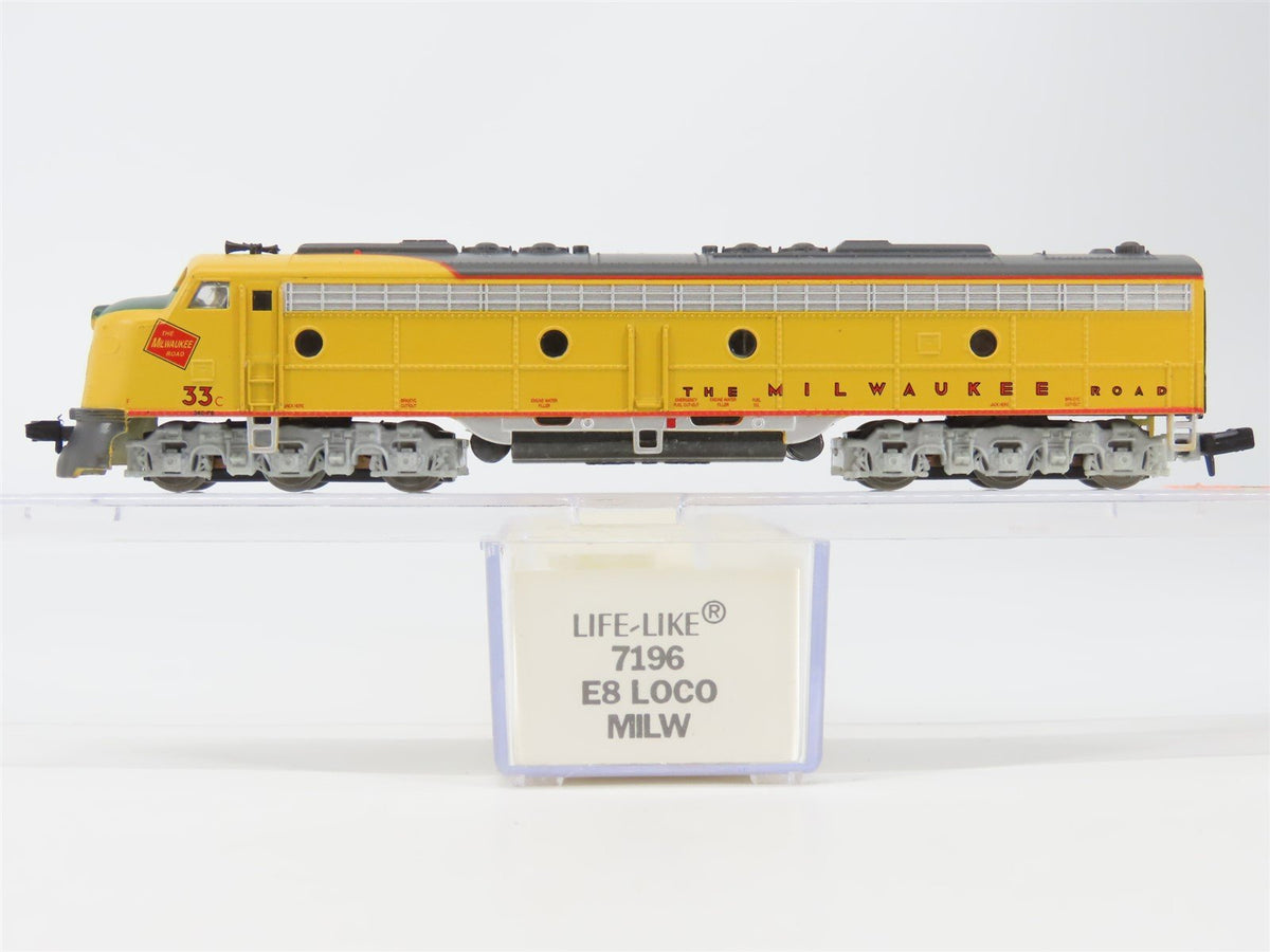 N Scale Life-Like 7196 MILW Milwaukee Road E8A Diesel Locomotive #33