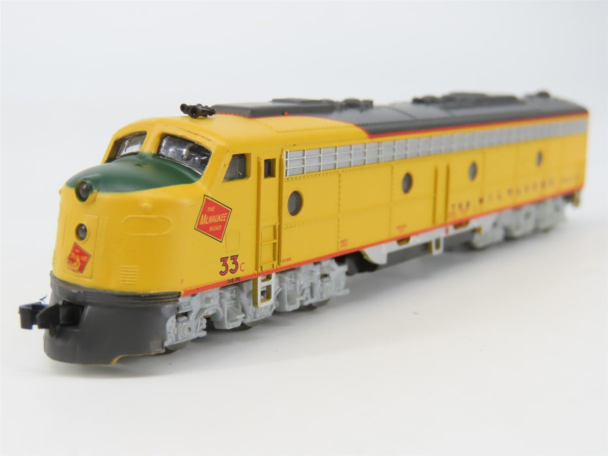 N Scale Life-Like 7196 MILW Milwaukee Road E8A Diesel Locomotive #33