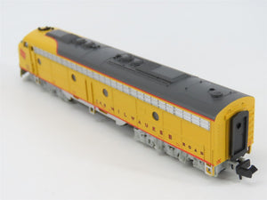 N Scale Life-Like 7196 MILW Milwaukee Road E8A Diesel Locomotive #33