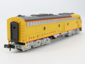 N Scale Life-Like 7196 MILW Milwaukee Road E8A Diesel Locomotive #33