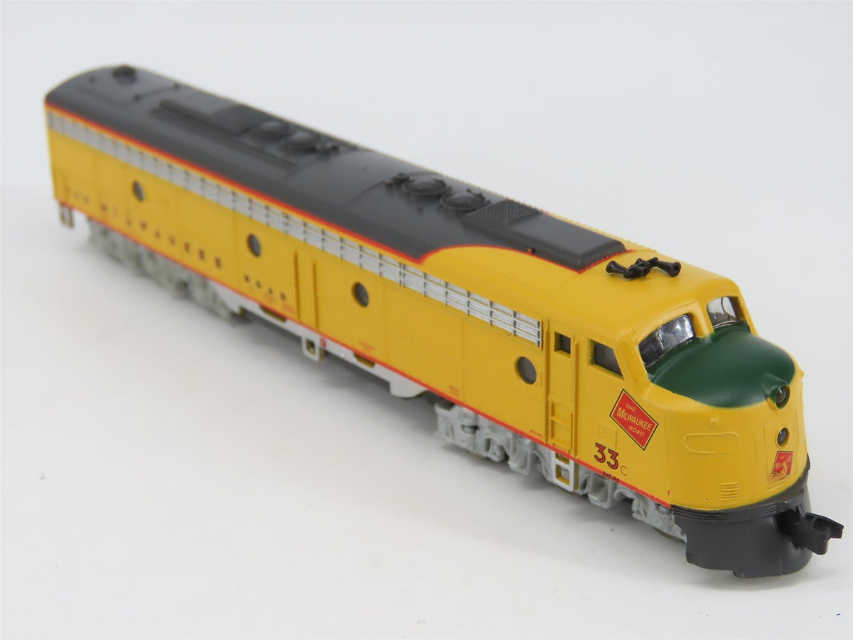 N Scale Life-Like 7196 MILW Milwaukee Road E8A Diesel Locomotive #33