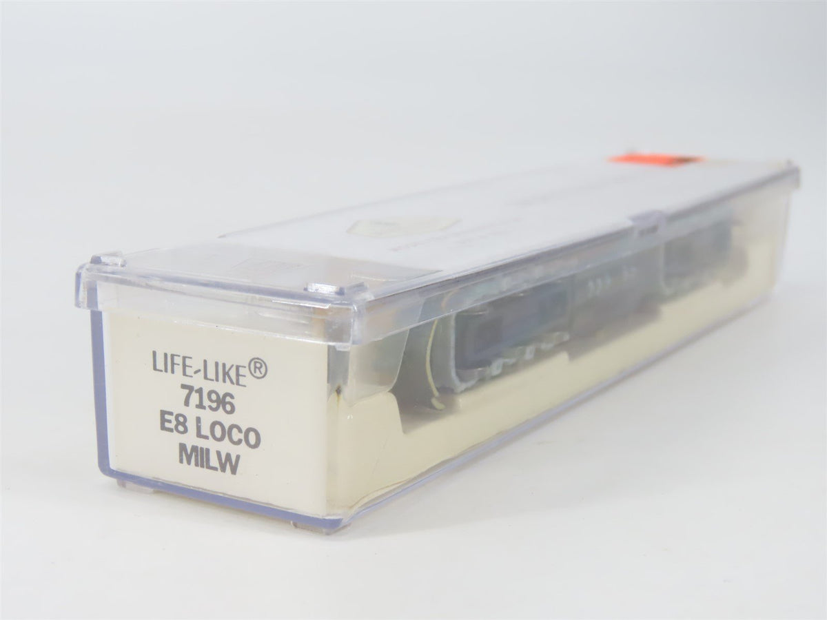 N Scale Life-Like 7196 MILW Milwaukee Road E8A Diesel Locomotive #33