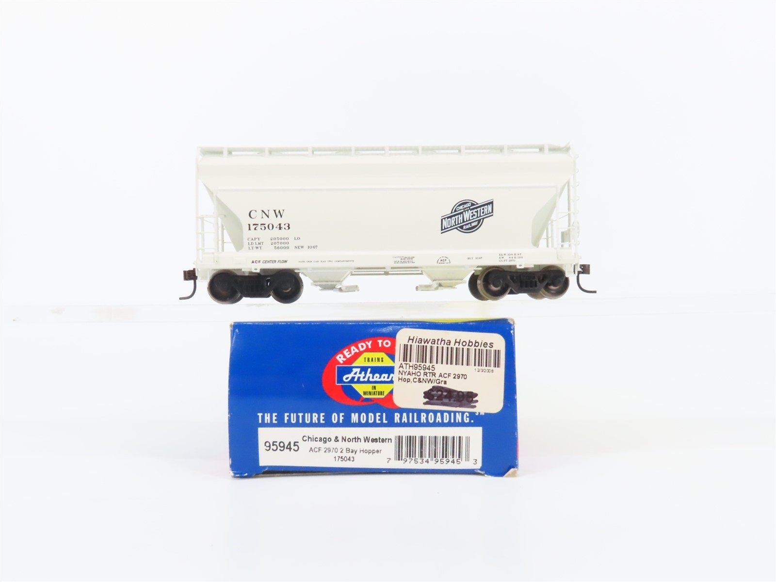 HO Scale Athearn 95945 CNW Chicago & North Western 2-Bay Covered Hopper #175043