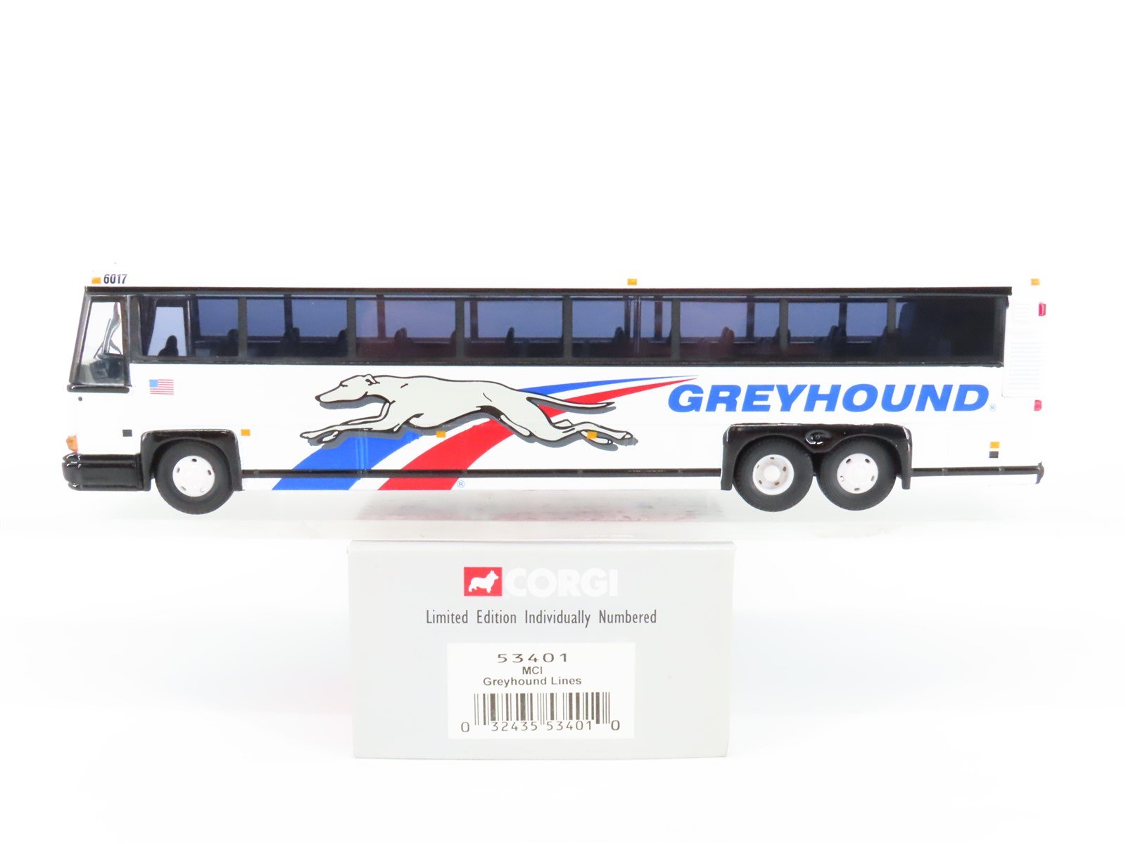 1:50 Scale Corgi Vintage Bus Lines 53401 Die-Cast Greyhound MCI 102-DL3 Bus
