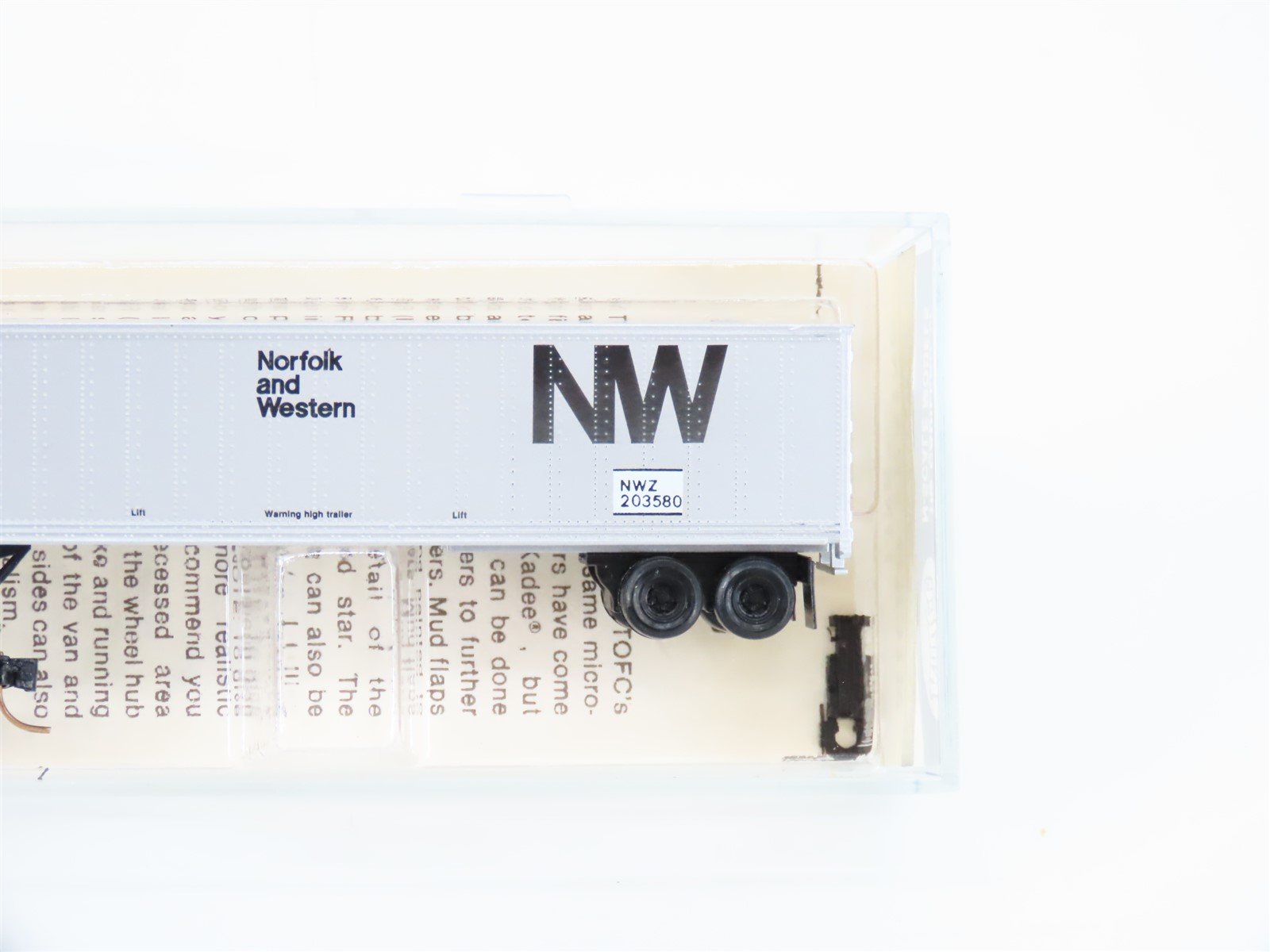 N Scale Kadee Micro-Trains MTL 64010 TOFC ATSF Flat Car #293284 w/ NW Trailer