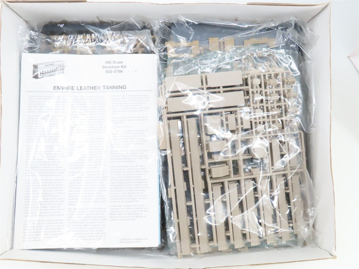 HO 1/87 Scale Walthers Cornerstone Modulars 933-3798 Empire Leather Tanning Set