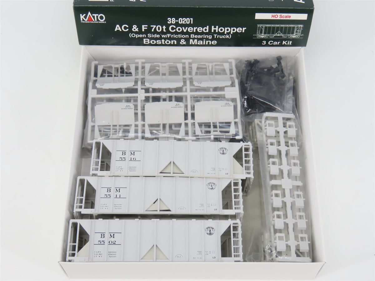 HO Scale Kato 38-0201 B&amp;M Boston &amp; Maine 70-Ton Covered Hopper 3-Pack Kit