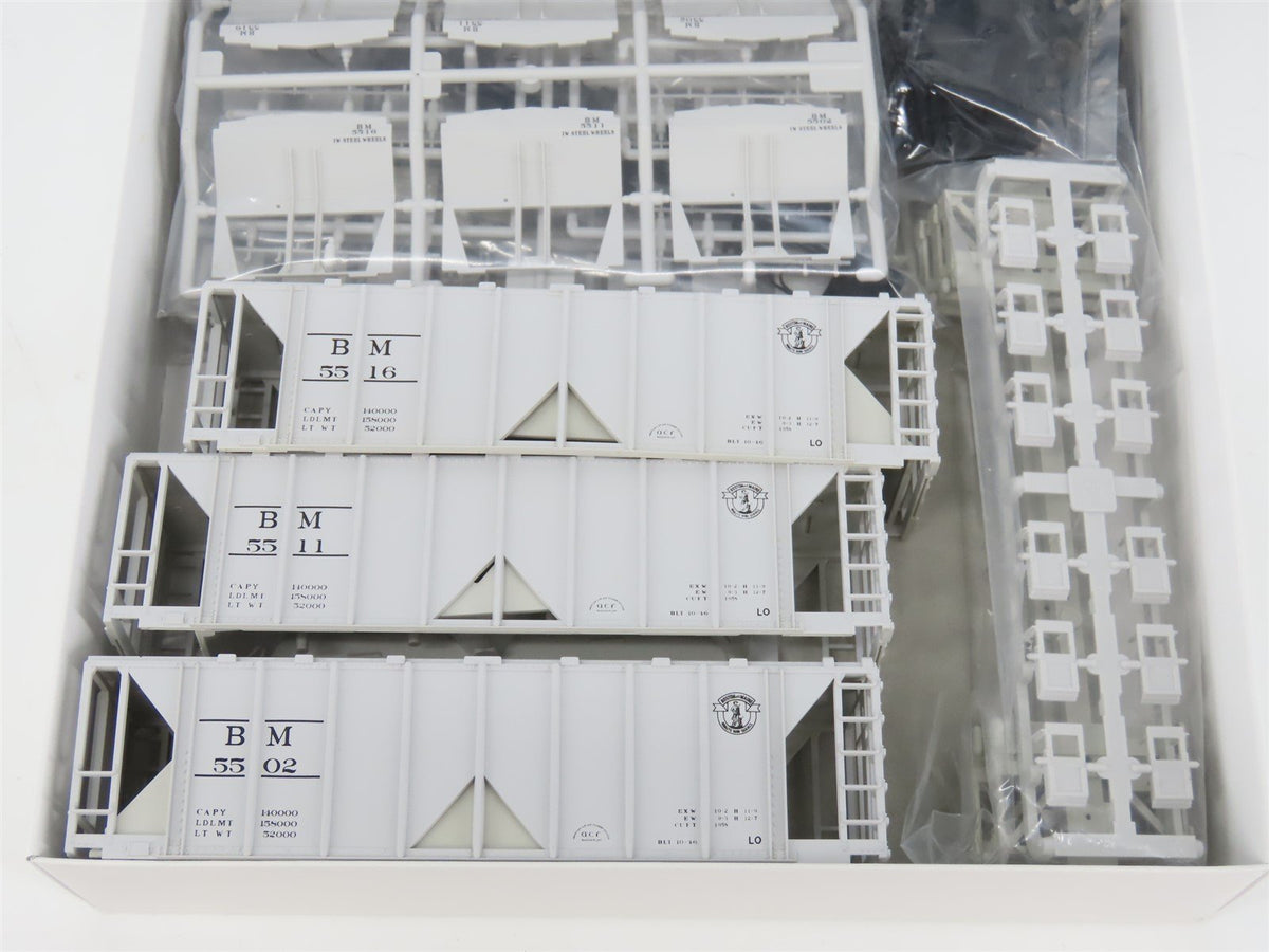 HO Scale Kato 38-0201 B&amp;M Boston &amp; Maine 70-Ton Covered Hopper 3-Pack Kit