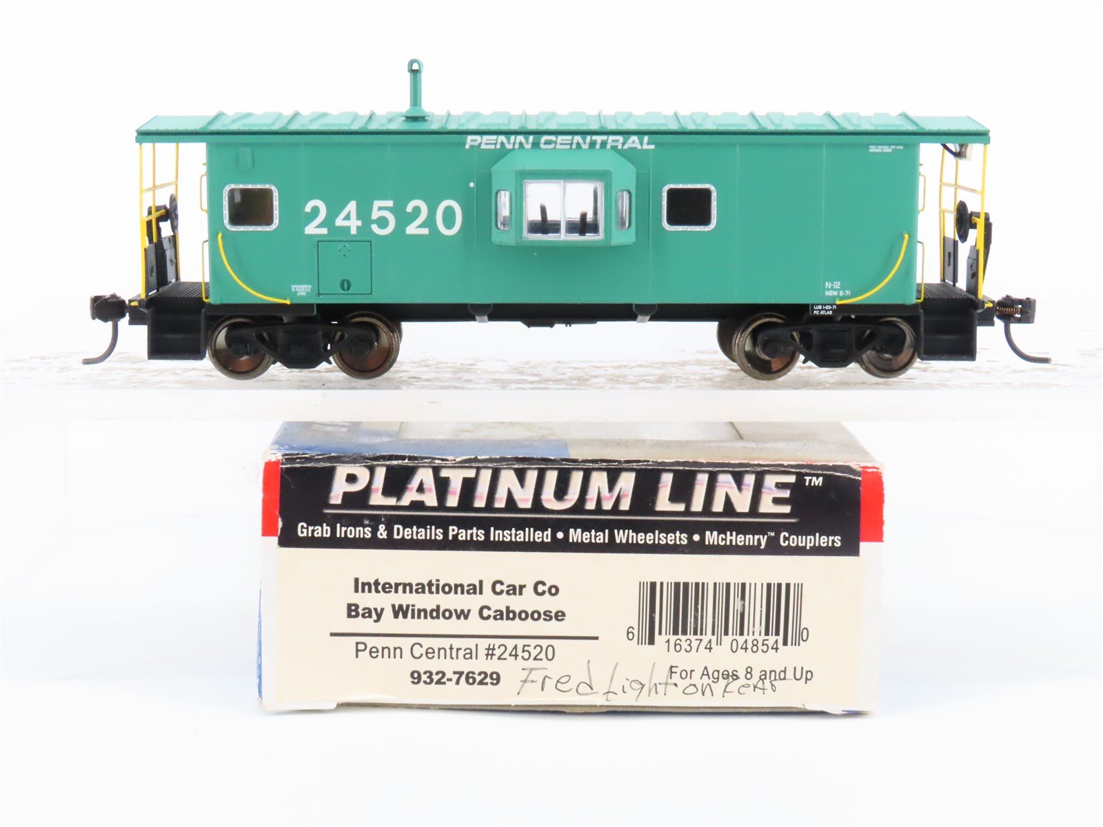 HO Scale Walthers Platinum 932-7629 PC Penn Central Bay Window Caboose #24520