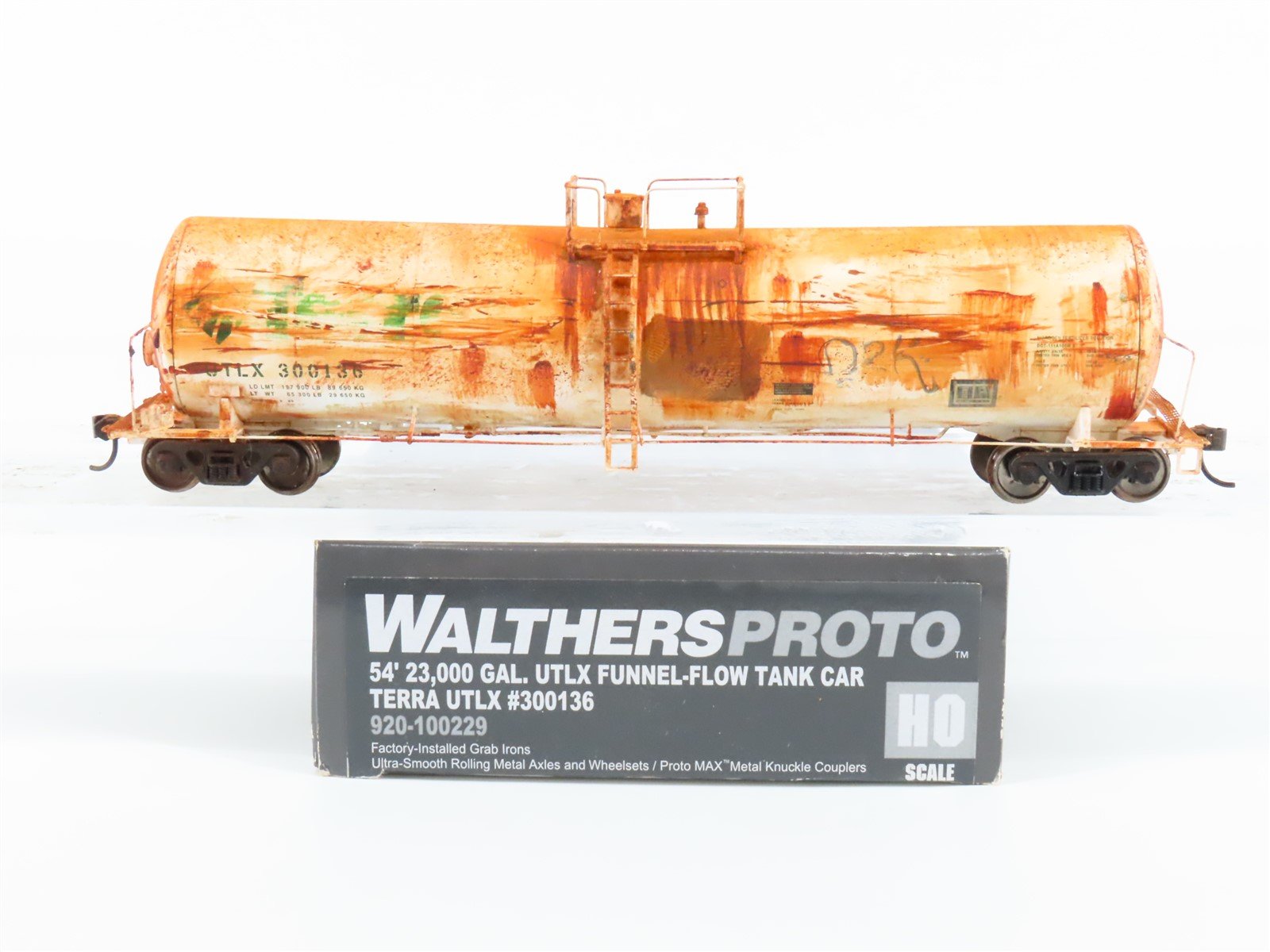 HO Scale Walthers Proto 920-100229 UTLX Terra 23k Gal Tankcar #300136 WEATHERED