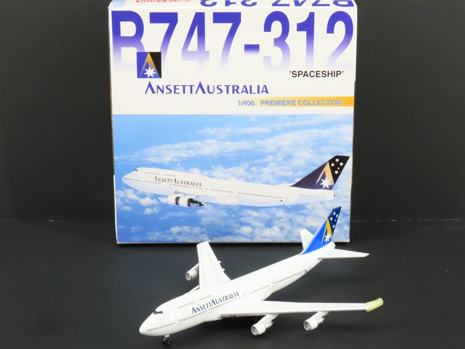 1:400 Dragon Wings 55083 Die-Cast AnsettAustralia Boeing 747-312 Airliner