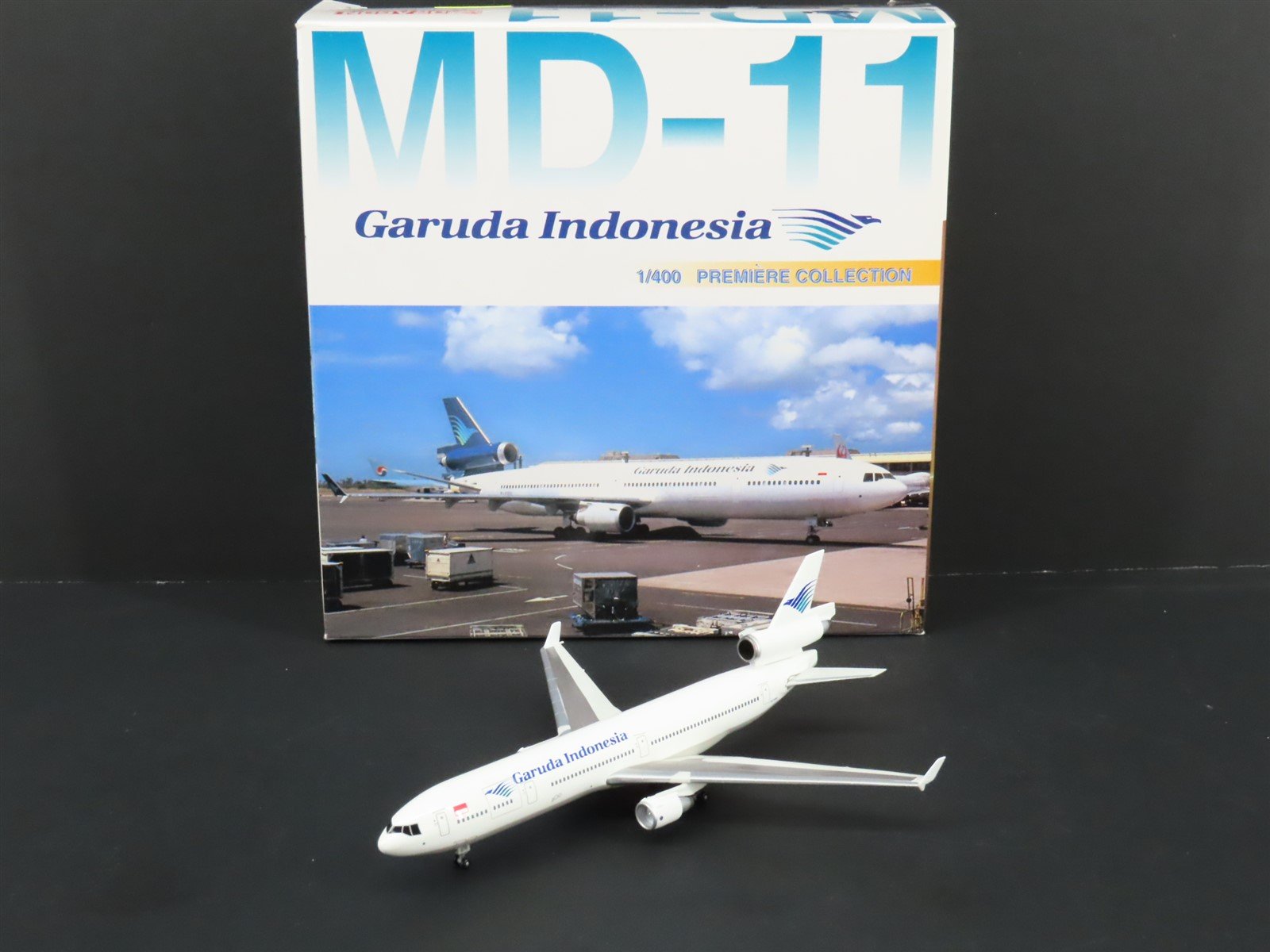 1:400 Dragon Wings 55306 Die-Cast Garuda Indonesia MD-11 Airliner N276WA