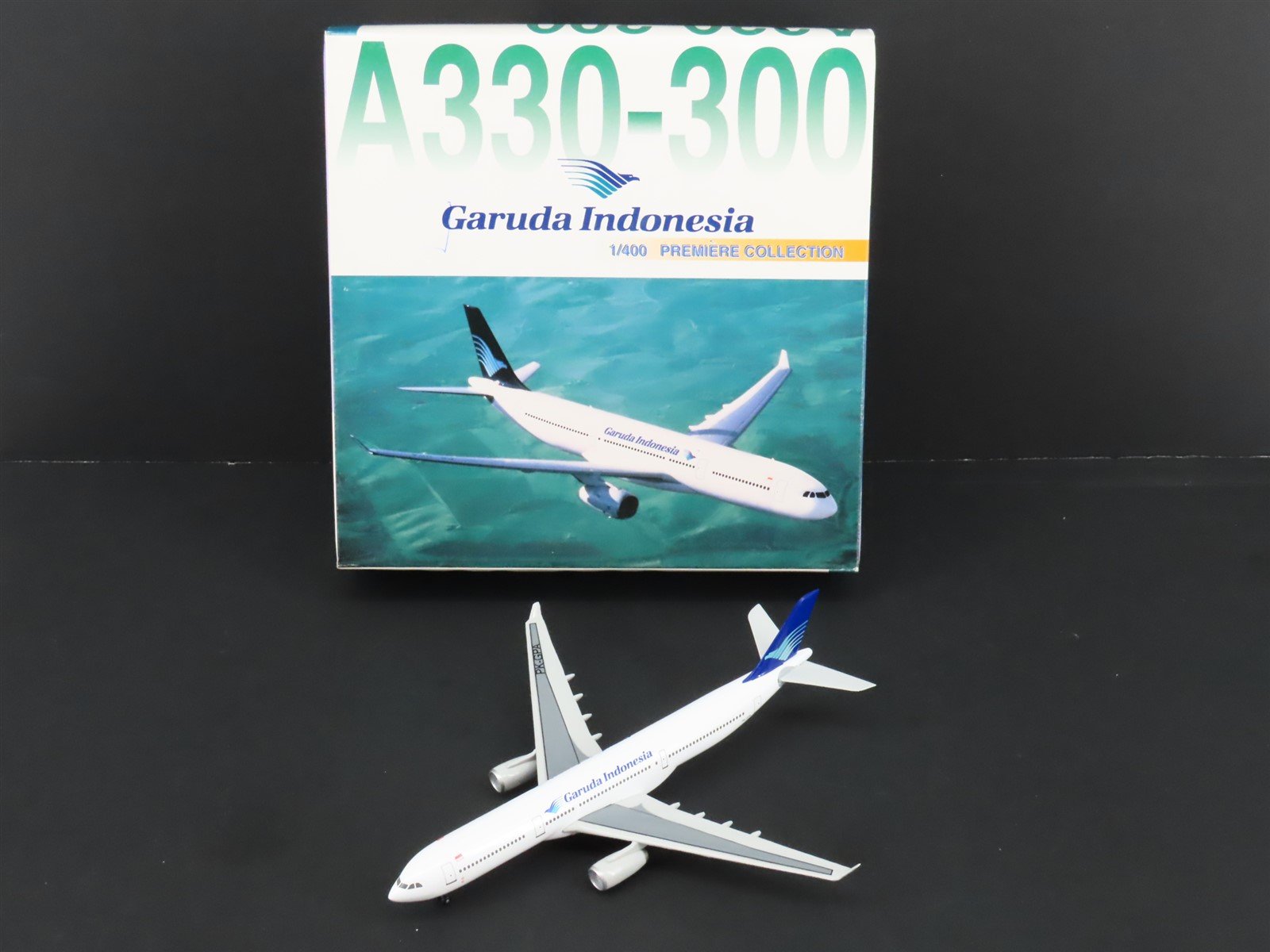 1:400 Dragon Wings 55041 Die-Cast Garuda Indonesia Airbus A330-300 Airliner