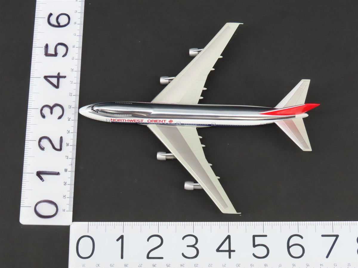 1:400 Dragon Wings 55212 Die-Cast Northwest Orient Boeing 747-251B Airliner