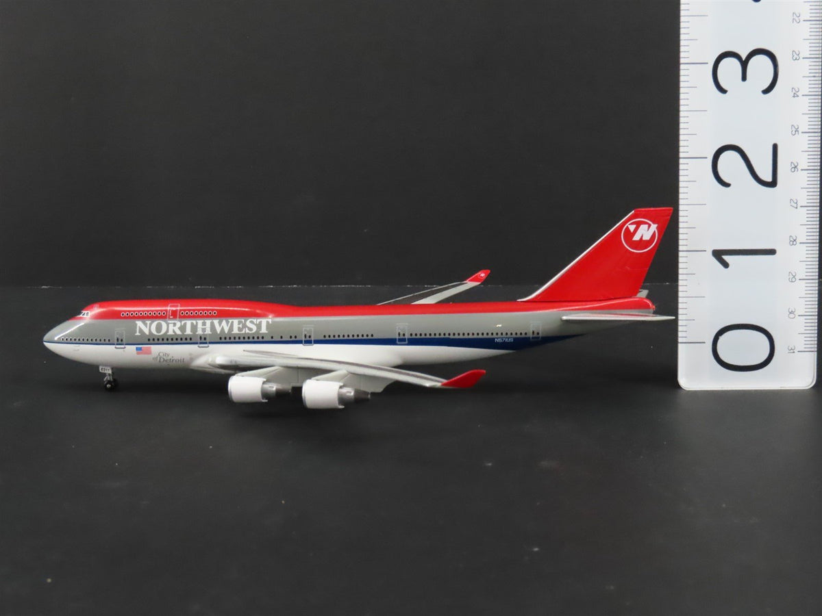 1:400 Dragon Wings 55470 Die-Cast Northwest Airlines Boeing 747-400 Airliner