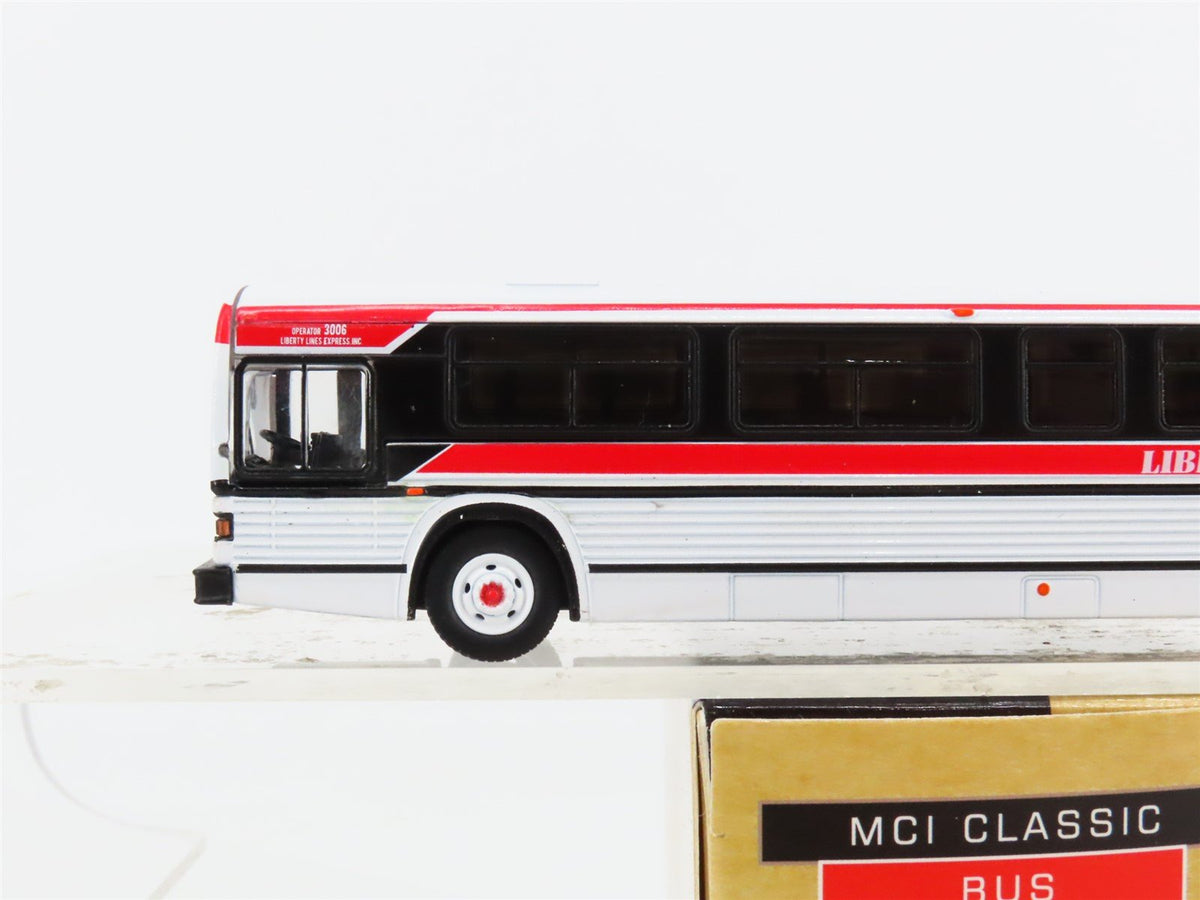 1:87 Iconic Replicas Die-Cast 87-0389 Liberty Lines Suburban MCI Classic Bus