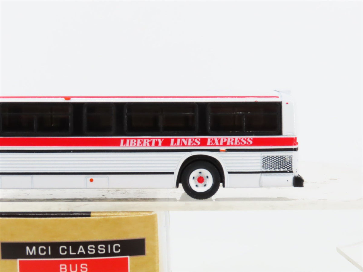 1:87 Iconic Replicas Die-Cast 87-0389 Liberty Lines Suburban MCI Classic Bus