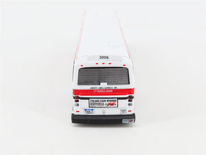 1:87 Iconic Replicas Die-Cast 87-0389 Liberty Lines Suburban MCI Classic Bus