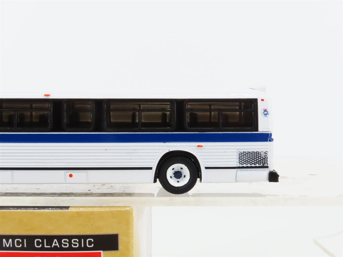 1:87 Iconic Replicas Die-Cast 87-0388 MTA NYC Suburban MCI Classic Bus