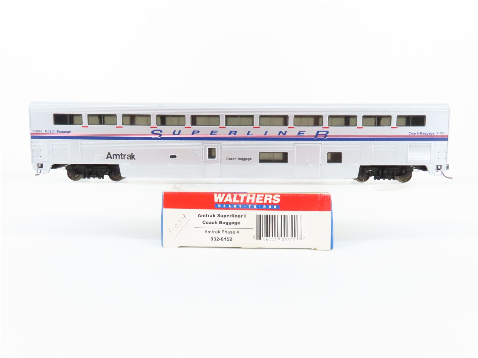 HO Walthers 932-6152 AMTK Amtrak Ph IV Superliner I Combine Passenger #31004