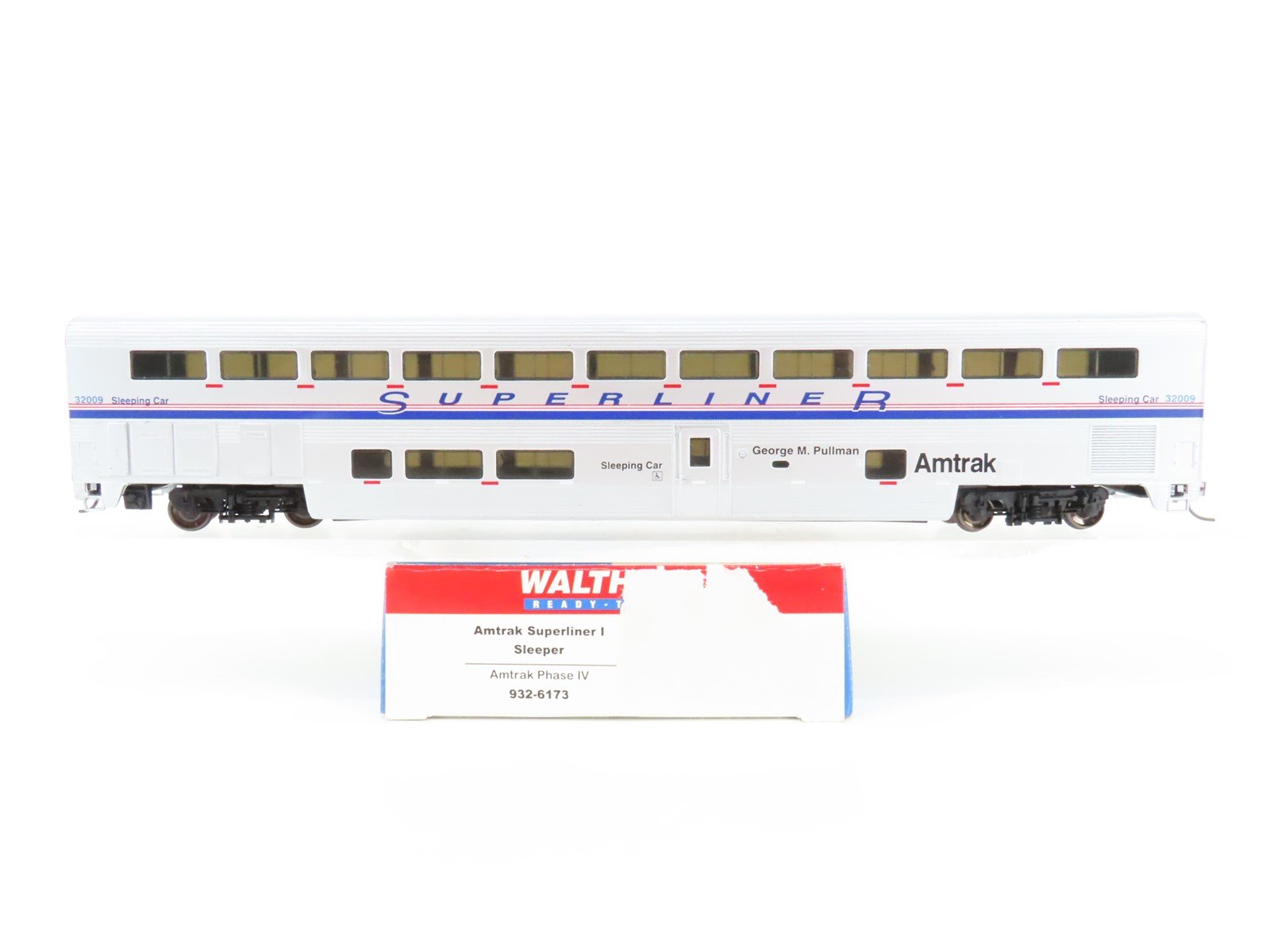 HO Walthers 932-6173 AMTK Amtrak Ph IV Superliner I Sleeper Passenger #32009