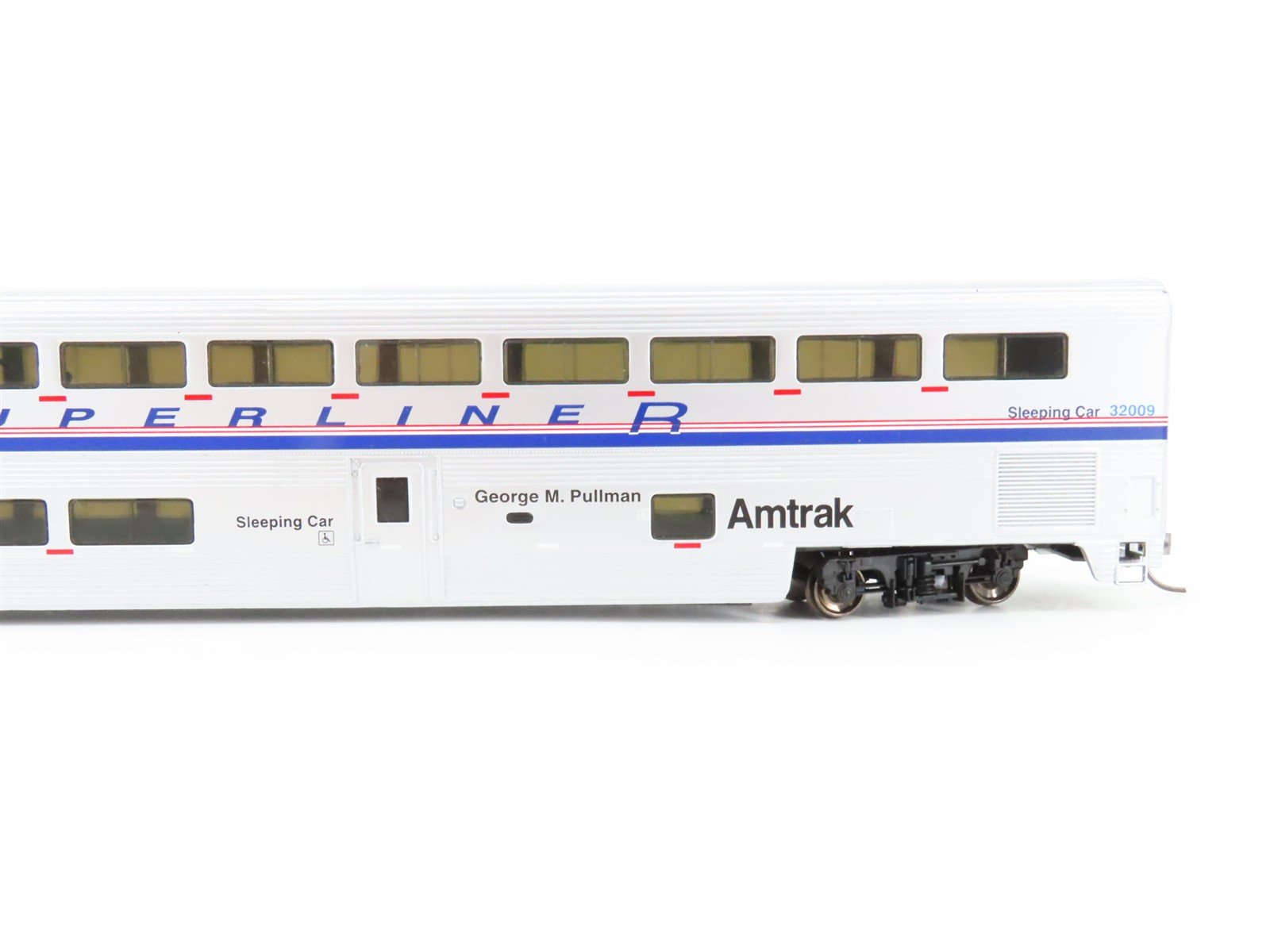 HO Walthers 932-6173 AMTK Amtrak Ph IV Superliner I Sleeper Passenger #32009