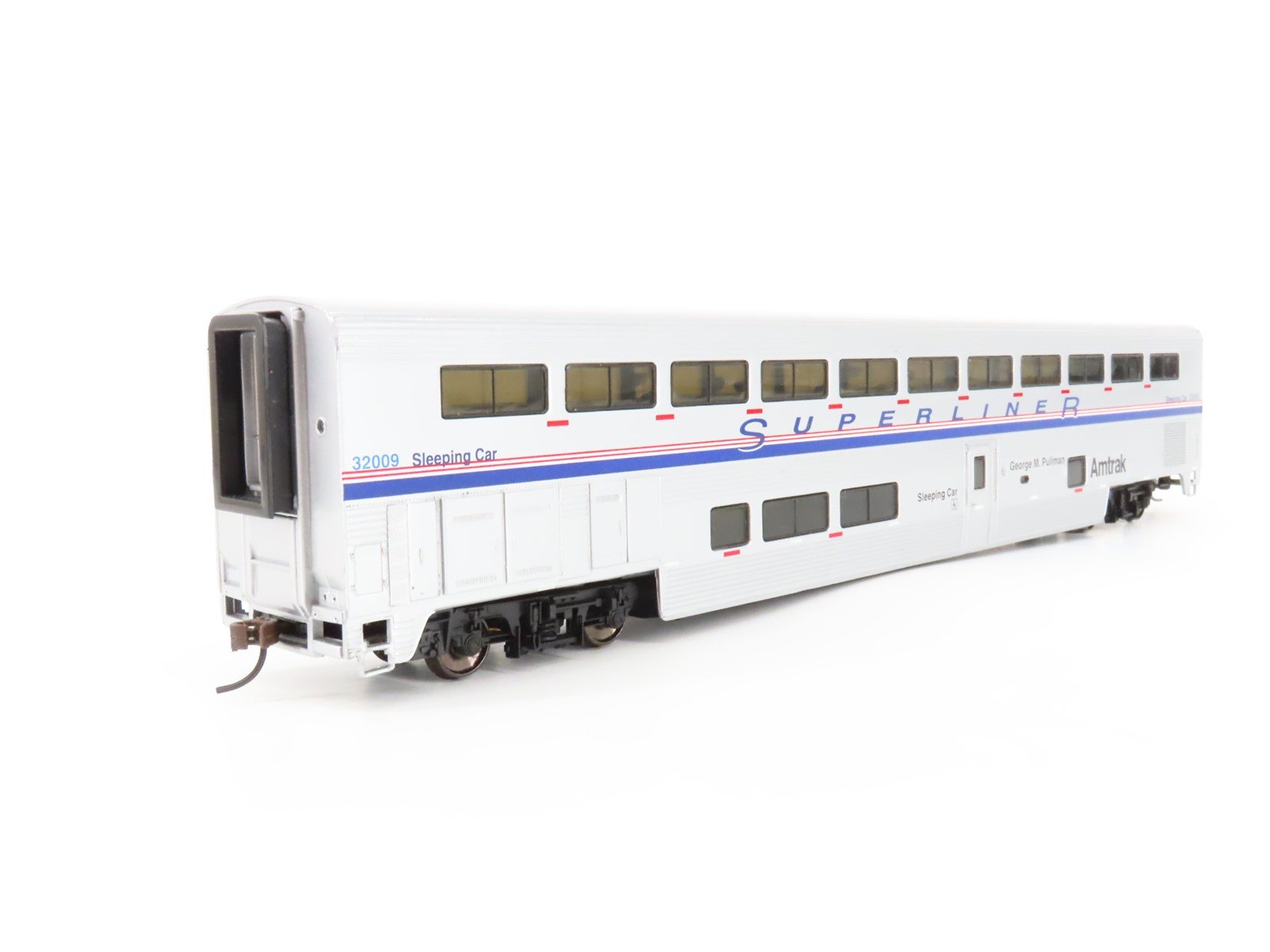 HO Walthers 932-6173 AMTK Amtrak Ph IV Superliner I Sleeper Passenger #32009