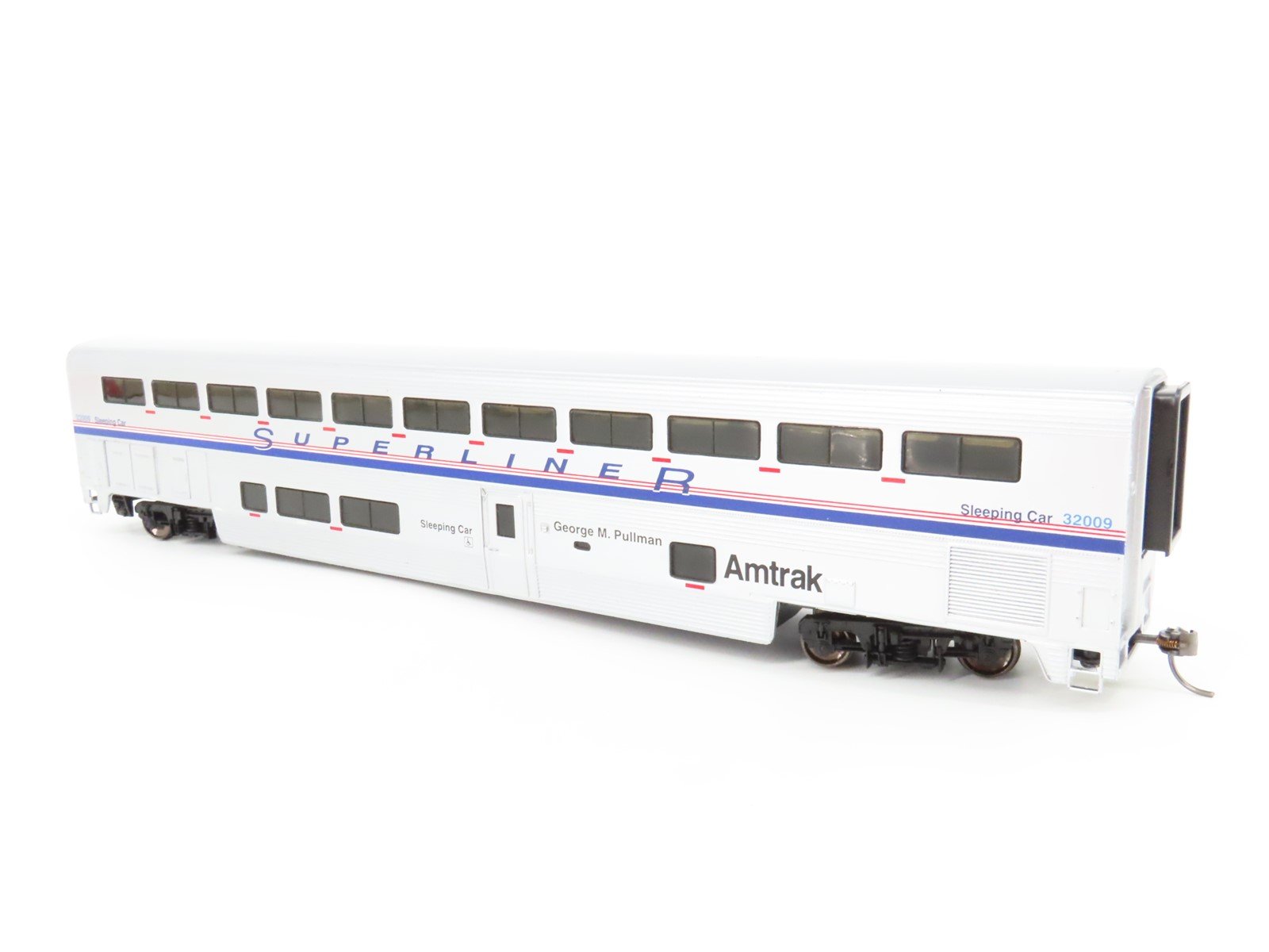 HO Walthers 932-6173 AMTK Amtrak Ph IV Superliner I Sleeper Passenger #32009