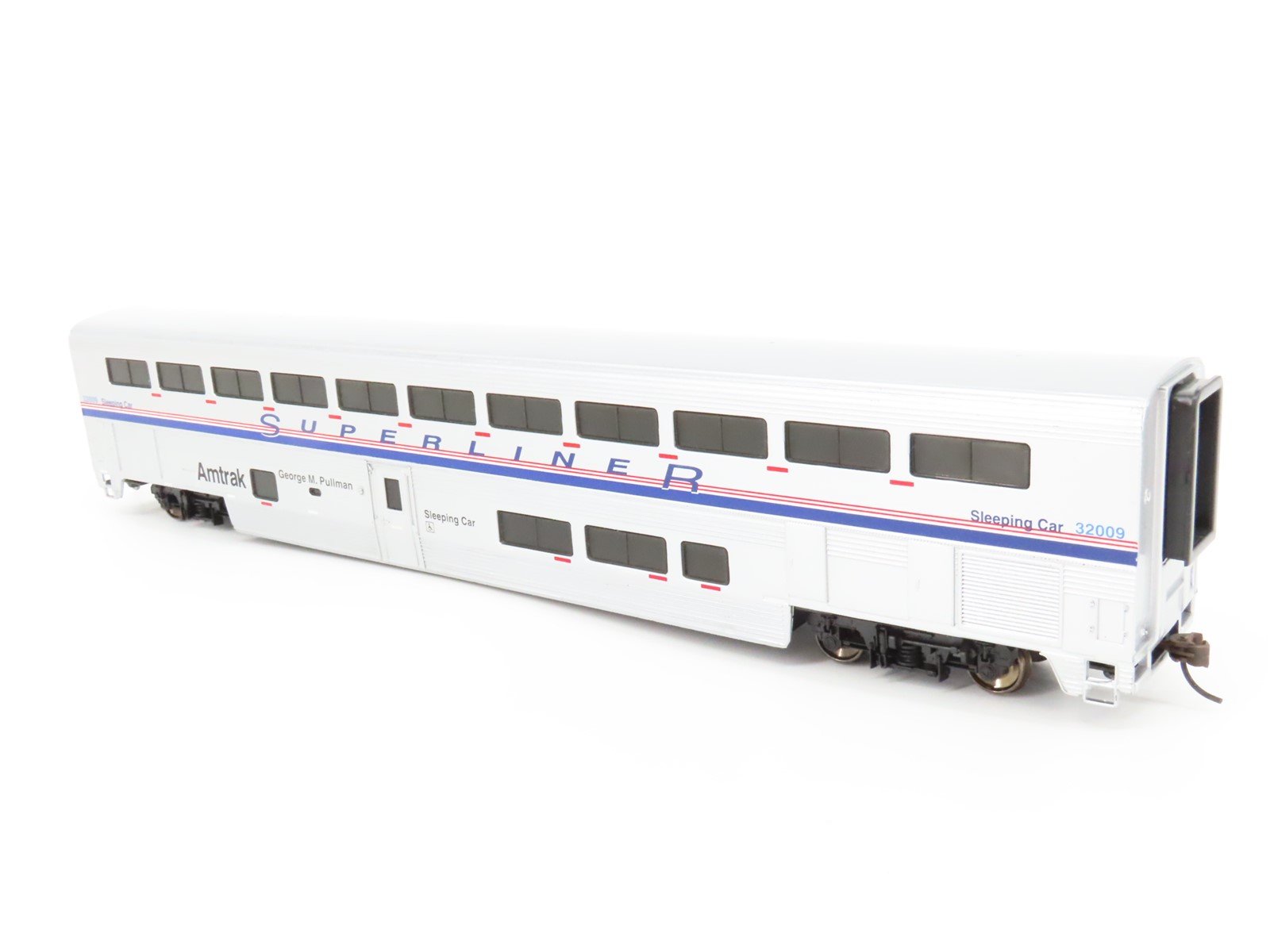 HO Walthers 932-6173 AMTK Amtrak Ph IV Superliner I Sleeper Passenger #32009