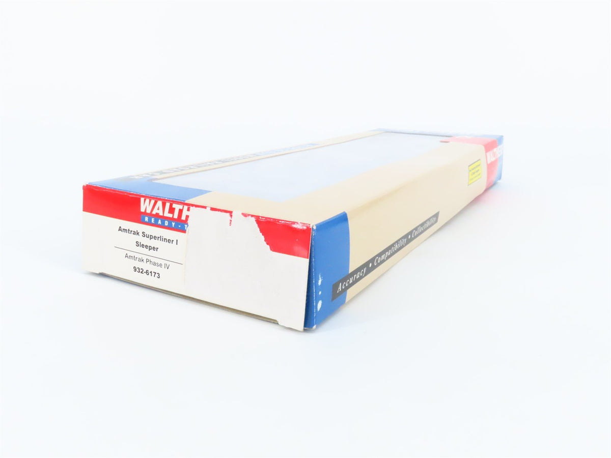 HO Walthers 932-6173 AMTK Amtrak Ph IV Superliner I Sleeper Passenger #32009
