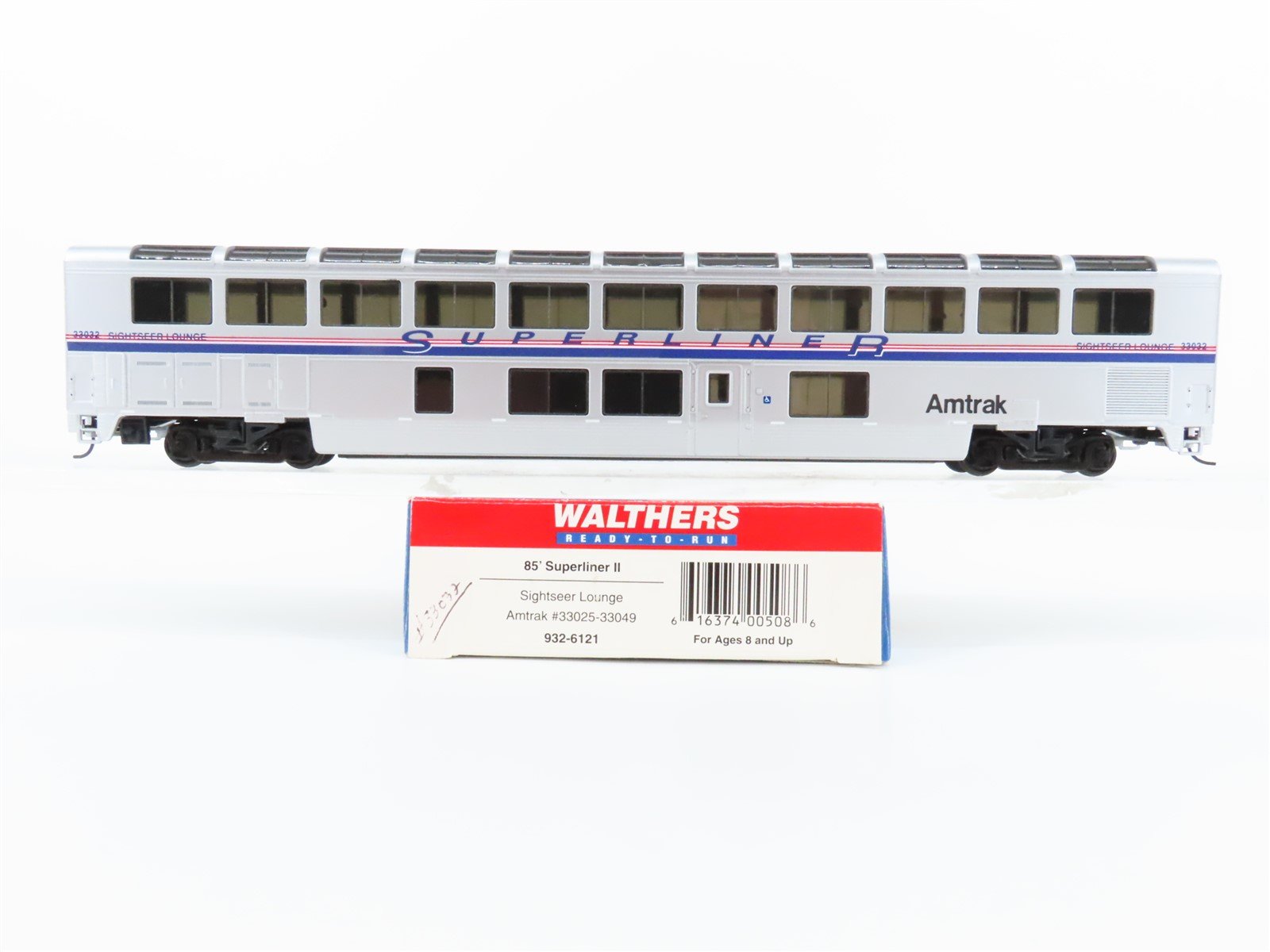 HO Walthers 932-6121 AMTK Amtrak Superliner II Sightseer Lounge Passenger #33032