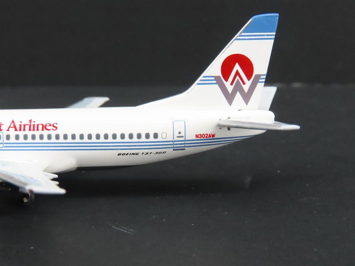 1:400 Scale Aero Classics 24009/1578 Die-Cast America West B-737-3G7 #N302AW