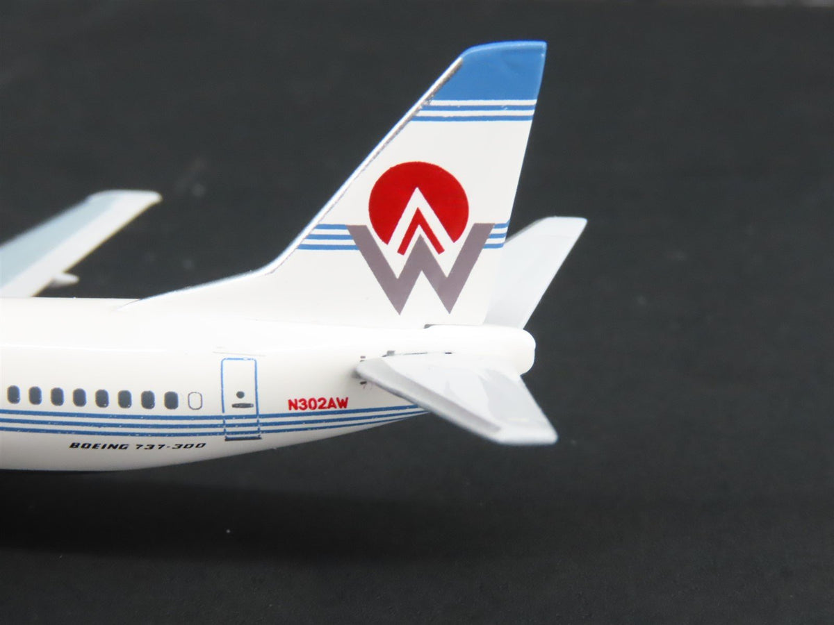 1:400 Scale Aero Classics 24009/1578 Die-Cast America West B-737-3G7 #N302AW